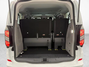 https://vehicle.imgix.net/4234635/af750244-cda9-40fb-b5f3-34912136eee7.jpg