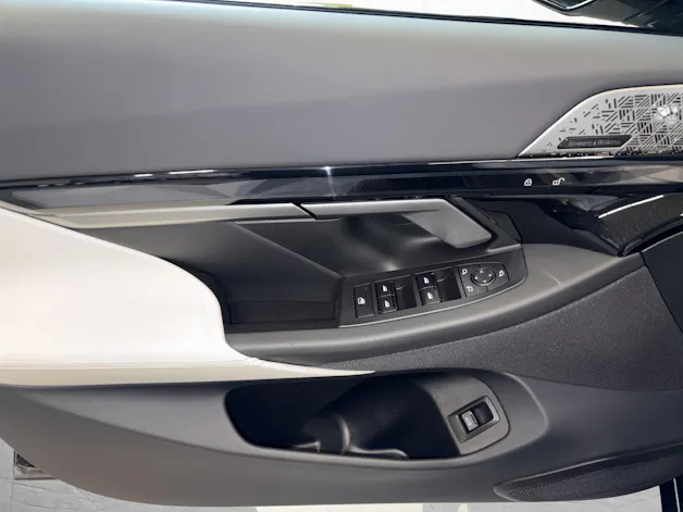 BMW i5 xDrive40