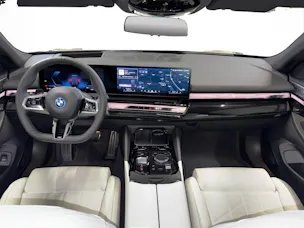BMW i5 xDrive40