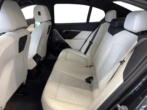BMW i5 xDrive40