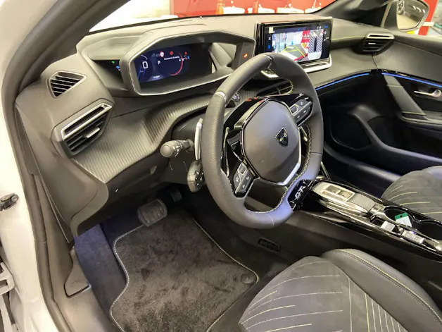 Peugeot 208 1.2 Hybrid GT