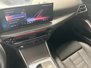 BMW 330e x DriveTouring Steptronic M Sport Pro