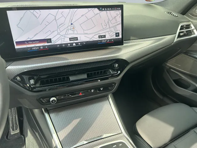 BMW 330e x DriveTouring Steptronic M Sport Pro