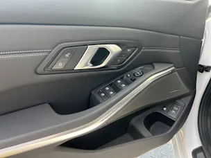 BMW 330e x DriveTouring Steptronic M Sport Pro