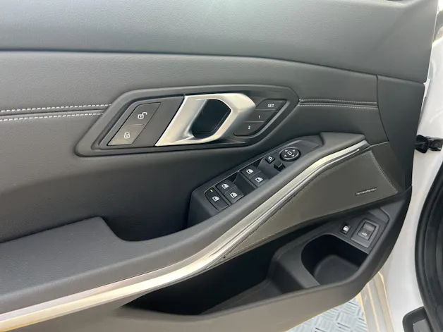 BMW 330e x DriveTouring Steptronic M Sport Pro