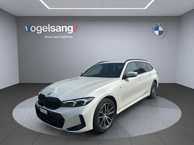 BMW 330e x DriveTouring Steptronic M Sport Pro
