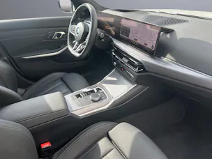 BMW 330e x DriveTouring Steptronic M Sport Pro