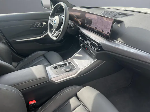 BMW 330e x DriveTouring Steptronic M Sport Pro