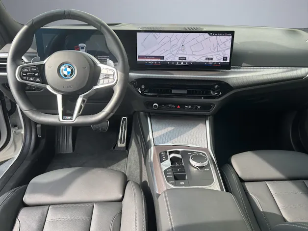 BMW 330e x DriveTouring Steptronic M Sport Pro