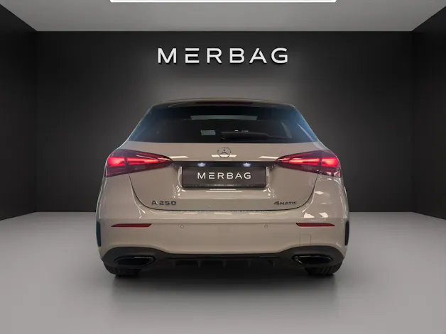 Mercedes-Benz A 250 4Matic 8G-DCT AMG Line
