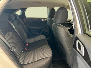 https://vehicle.imgix.net/4236485/b9708d5b-a66d-451e-b38e-0bc4203982cf.jpg