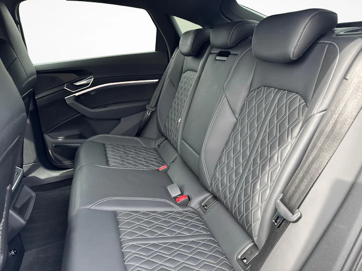 Fahrzeugbild AUDI e-tron