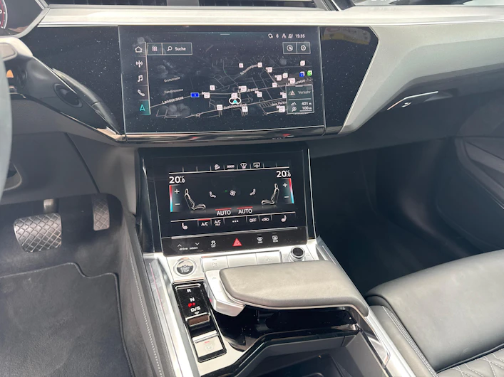 Fahrzeugbild AUDI e-tron