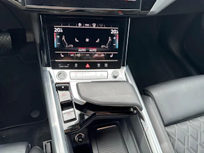 https://vehicle.imgix.net/4236556/64324daa-bcd6-40d7-b230-bc9d7a6293a5.jpg