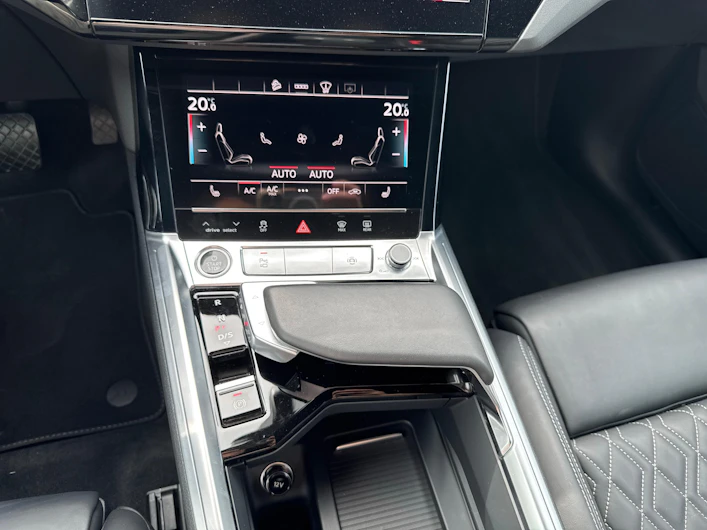 Fahrzeugbild AUDI e-tron