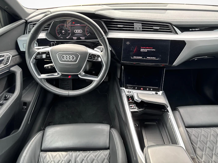 Fahrzeugbild AUDI e-tron
