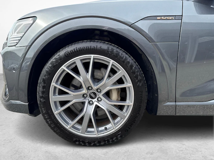 Fahrzeugbild AUDI e-tron