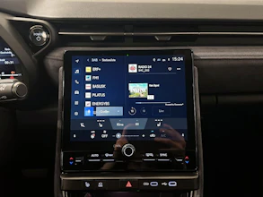 https://vehicle.imgix.net/4236637/82af850a-9c73-4246-aed2-c1273658e16f.jpg