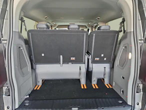 https://vehicle.imgix.net/4236672/a3537a90-1a1d-4d72-80bf-2aa2f98ae437.jpg