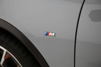 https://vehicle.imgix.net/4236740/17b159c0-80f3-4126-9151-a44db87d5a4b.jpg
