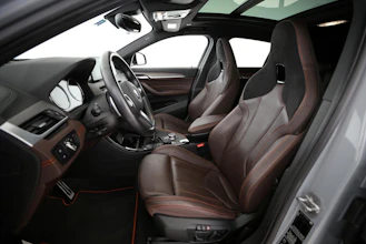 https://vehicle.imgix.net/4236740/420f19d7-131f-44cf-9280-1cc28e4324c1.jpg