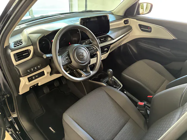 Suzuki Swift 1.2 Sakura Top Hybrid 4x4
