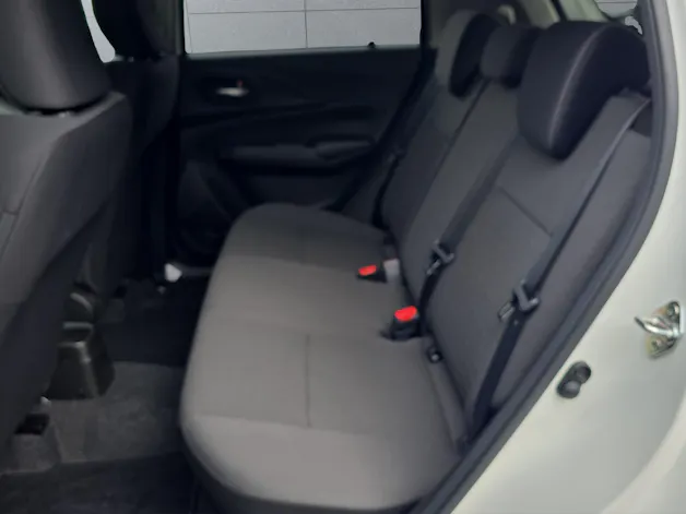 Suzuki Swift 1.2 Sakura Top Hybrid 4x4