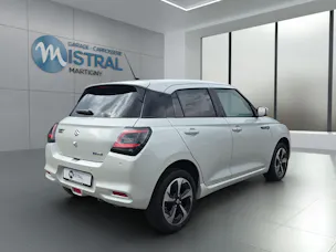 Suzuki Swift 1.2 Sakura Top Hybrid 4x4