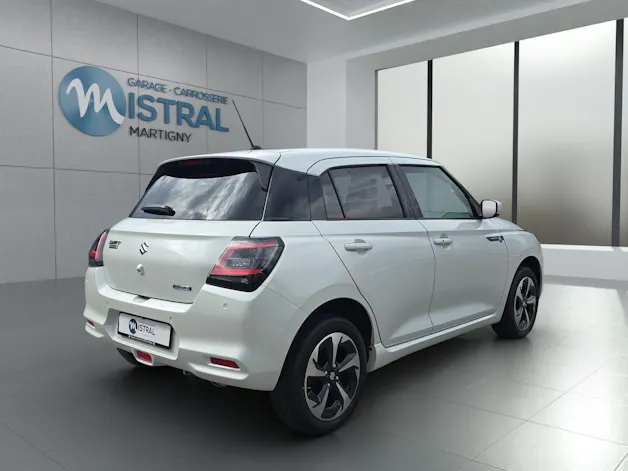 Suzuki Swift 1.2 Sakura Top Hybrid 4x4