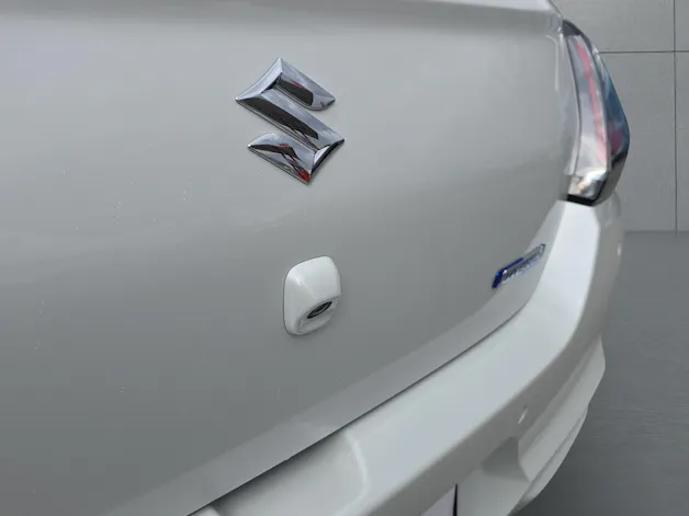 Suzuki Swift 1.2 Sakura Top Hybrid 4x4