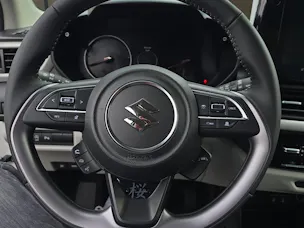Suzuki Swift 1.2 Sakura Top Hybrid 4x4