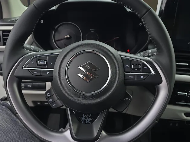 Suzuki Swift 1.2 Sakura Top Hybrid 4x4