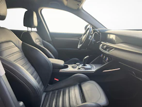 https://vehicle.imgix.net/4237090/9b991f09-764d-49f2-bcfa-4fb6365c7472.jpg