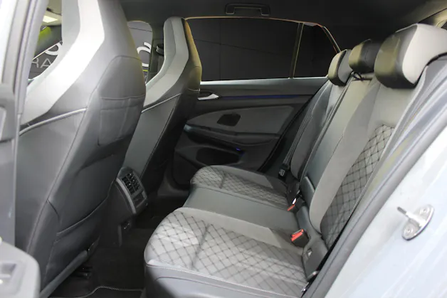 VW Golf VIII 1.5 eTSI R-Line DSG