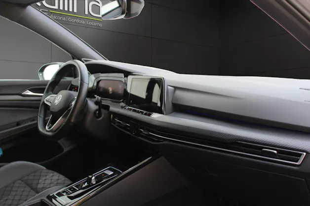 VW Golf VIII 1.5 eTSI R-Line DSG