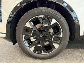 https://vehicle.imgix.net/4237131/706d9070-fa1c-41ed-b48d-fef00a4037d1.jpg