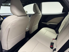 https://vehicle.imgix.net/4237146/2d25b28f-a094-45cc-a820-c18c45cb15c2.jpg