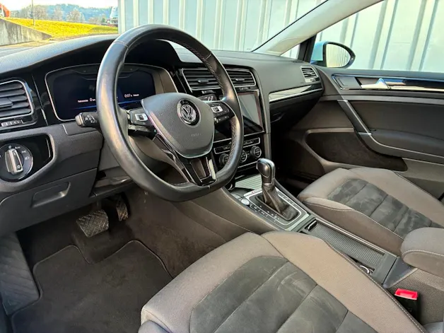 VW Golf Variant 2.0 TDI Highline 4Motion DSG