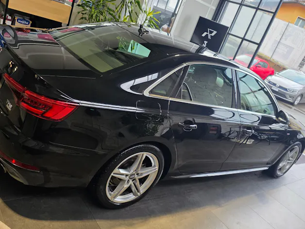 Audi A4 Limousine 2.0 TFSI S-tronic S Line