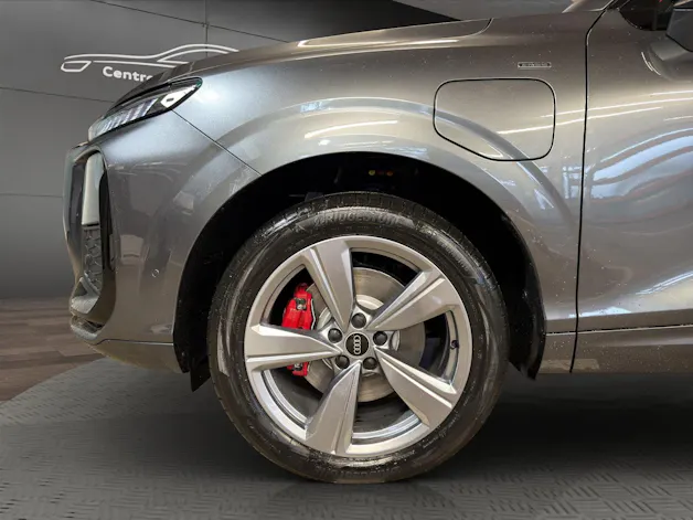 Audi Q3 SUV e-hybrid 200 kW S tronig