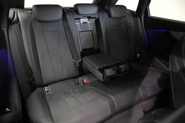 Audi A4 AV 40TDI S-line Att qu