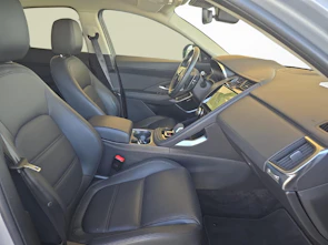Fahrzeugbild JAGUAR E-Pace 2.0 I4 200 SE AWD / Jetzt mit attraktivem 1.9% Leasing!
