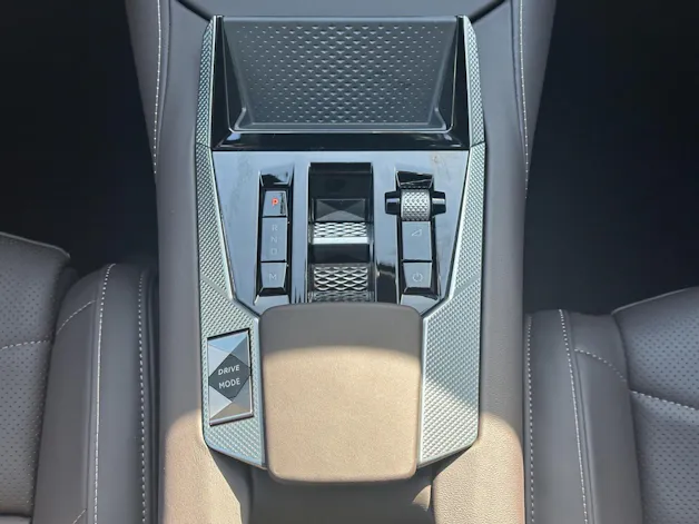 DS Automobiles No4 1.2 Hybrid 145 Étoile Nappa