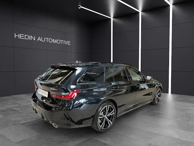 BMW 330e xDrive SAG Touring Attraktiven Leasingzinssatz ab 0.9 % bei Abschluss einer BMW Fahrzeugversicherung.
