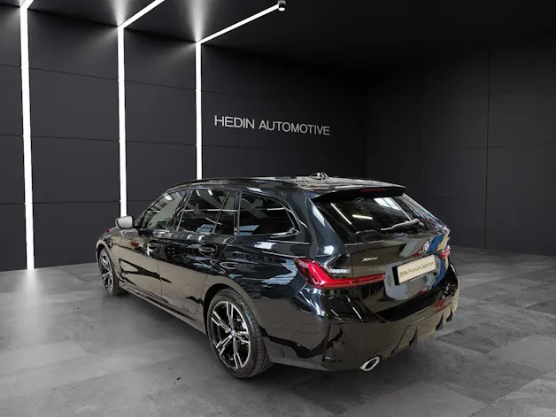 BMW 330e xDrive SAG Touring Attraktiven Leasingzinssatz ab 0.9 % bei Abschluss einer BMW Fahrzeugversicherung.