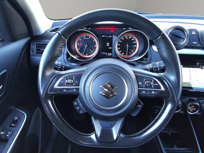 immagine del veicolo SUZUKI SWIFT