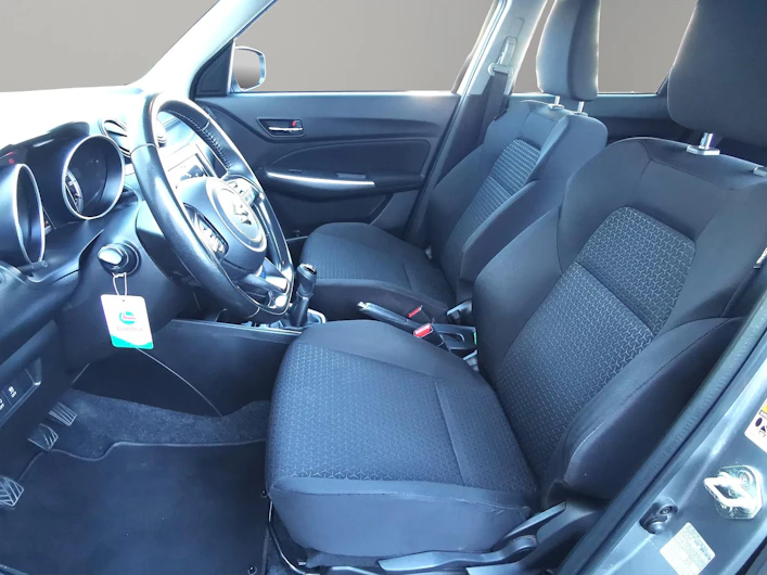 immagine del veicolo SUZUKI SWIFT