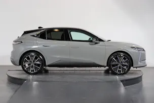 DS Automobiles 4 1.6 E-Tense La Première