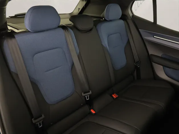 Volvo EX30 CC E60 Twin Performance AWD .
