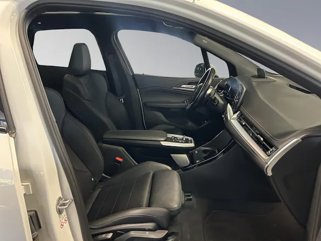 BMW 230e xDrive paddles Active Tourer